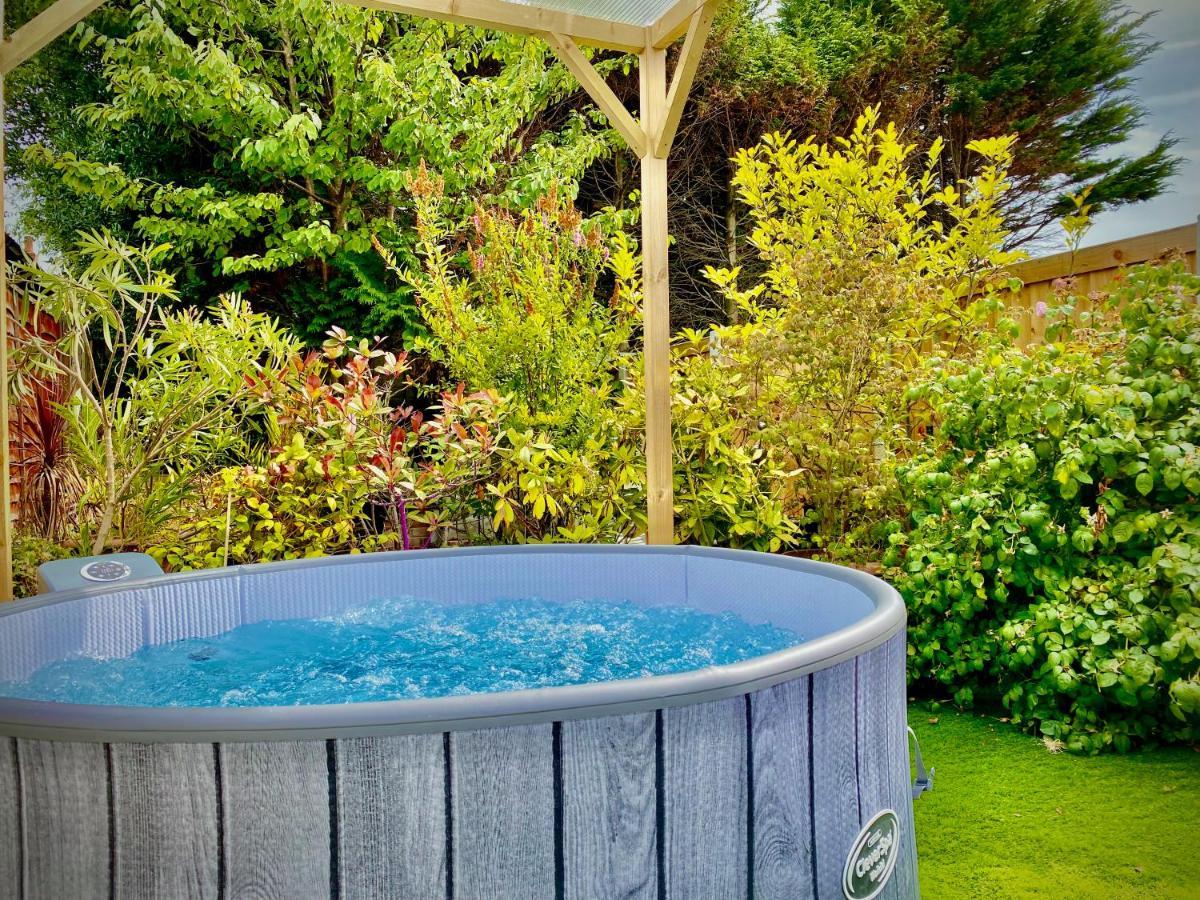 Remarkable 3-Bed Hot Tub House In Blackpool Exterior foto