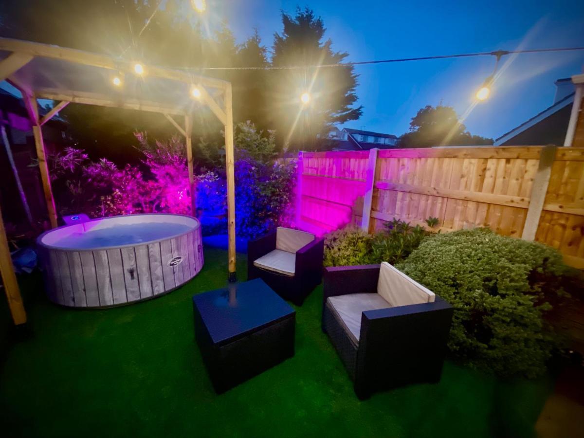 Remarkable 3-Bed Hot Tub House In Blackpool Exterior foto